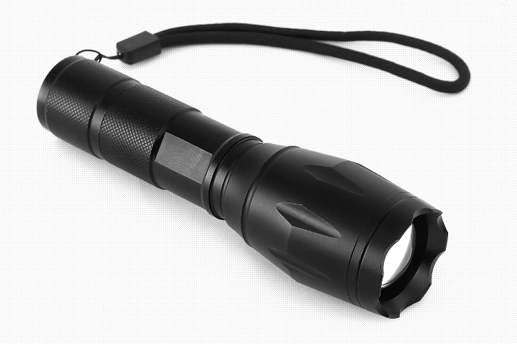 LED XML T6 Super Bright 1600 Lumens Zoomable Water Resistant Camping Rechargeable 18650 Battery Powerful Flashlights For Hunting